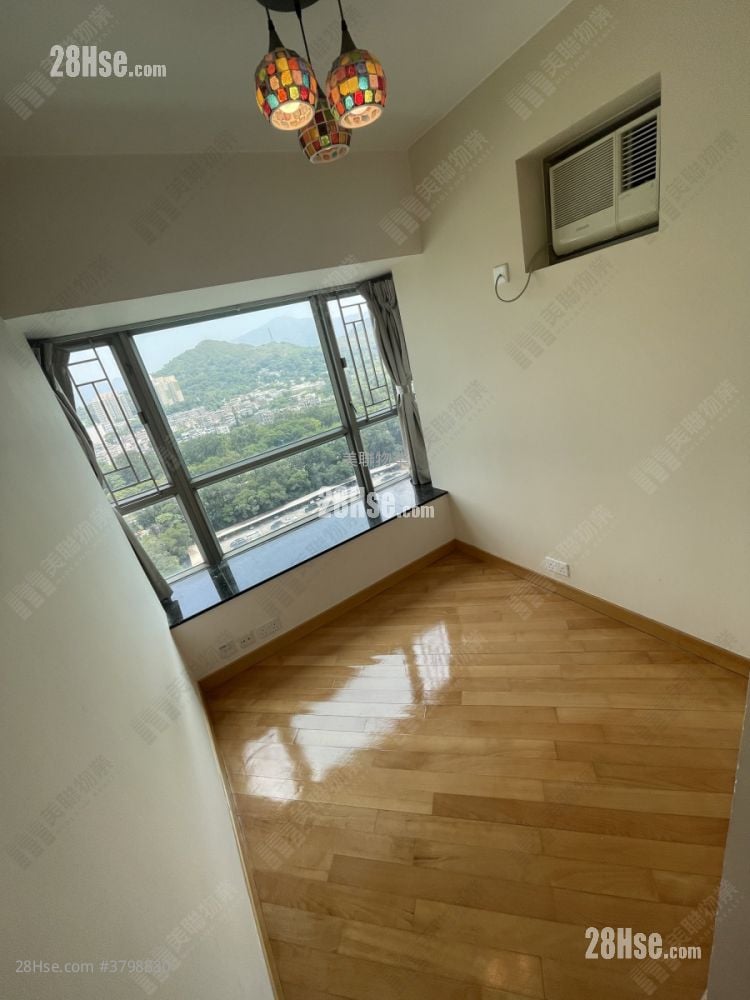 master room: Yoho Town Sell 2 Bedrooms , 1 Bathroom 393 ft²