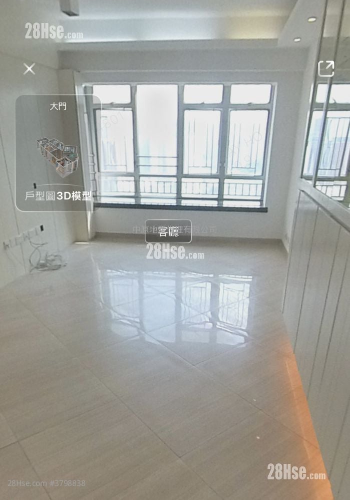 living room: The Metro City Sell 3 Bedrooms 701 ft²