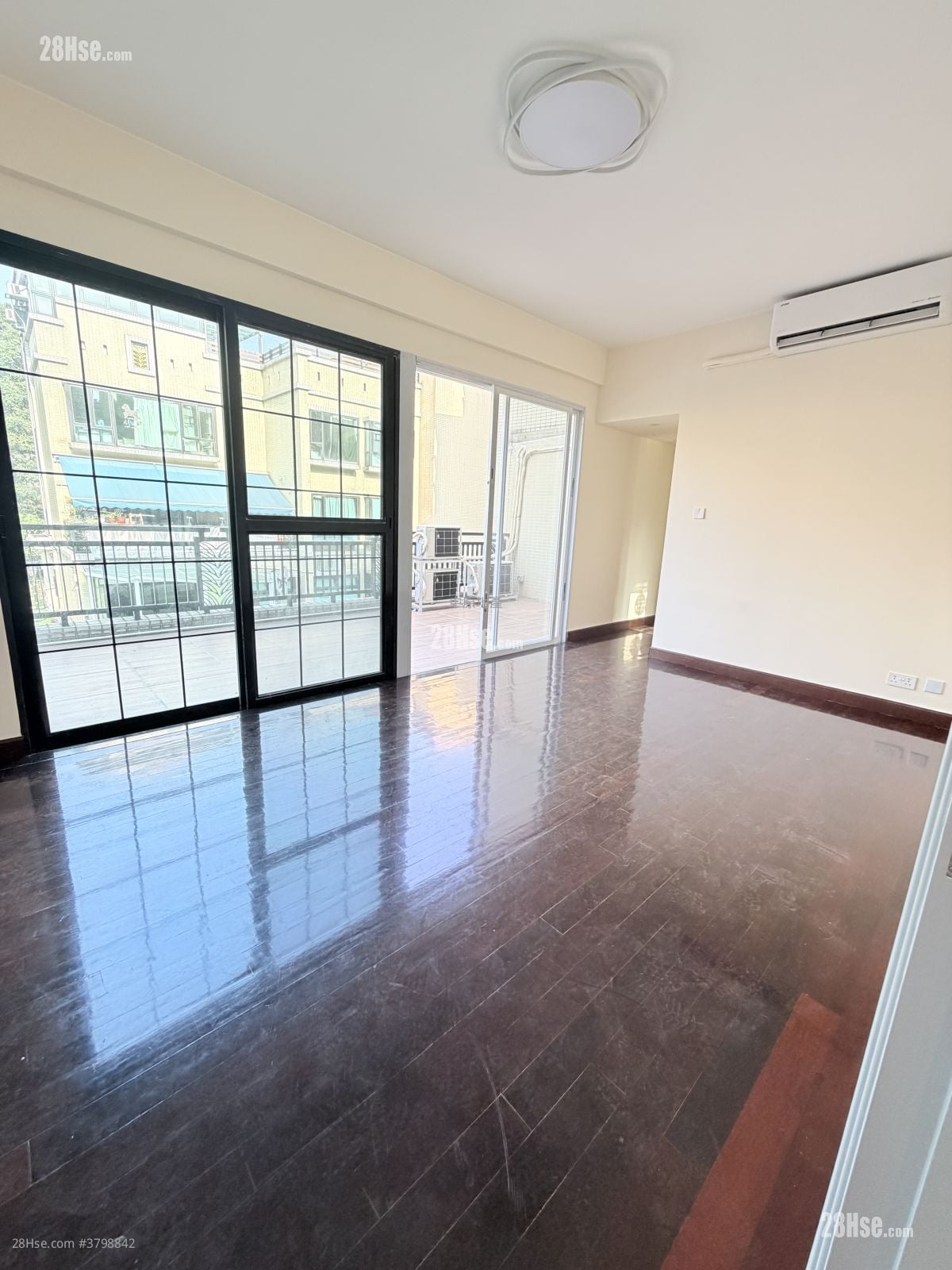 Villa Pinada House Sell 2 Bedrooms , 2 Bathrooms 589 ft²