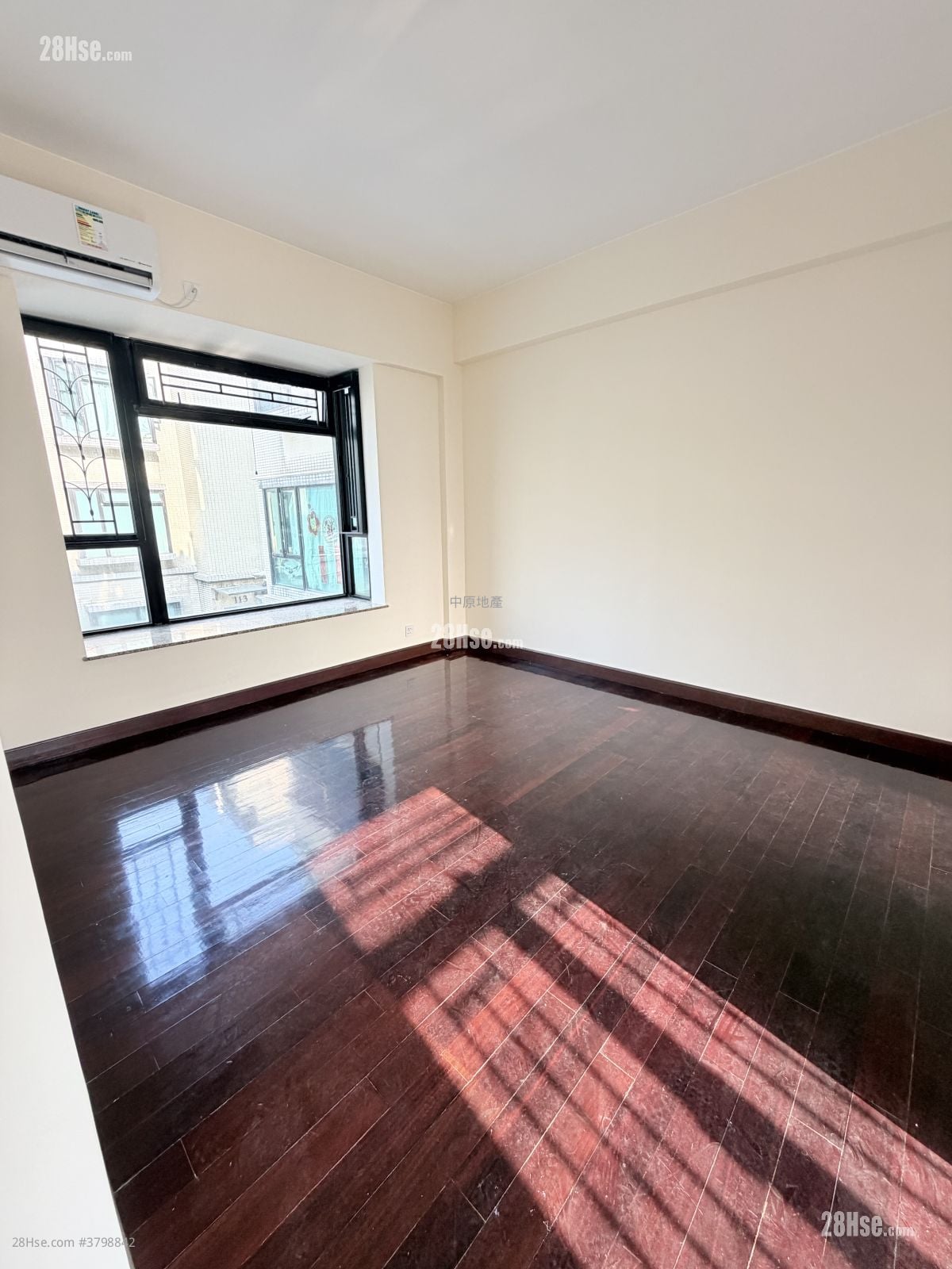 Villa Pinada House Sell 2 Bedrooms , 2 Bathrooms 589 ft²