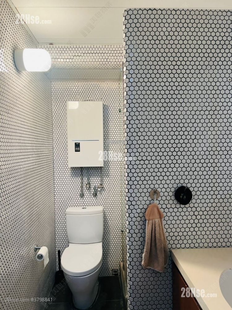 丽港城 售盘 3 房 687 平方尺