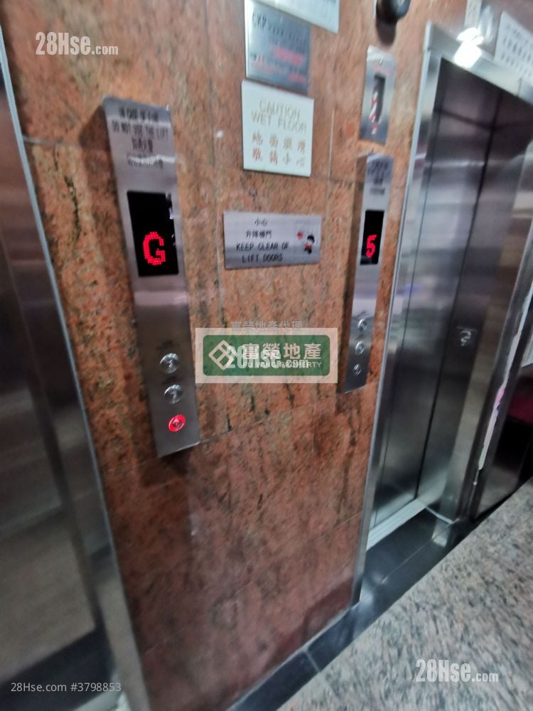 Wah Po Mansion Sell 2 Bedrooms , 1 Bathroom 296 ft²