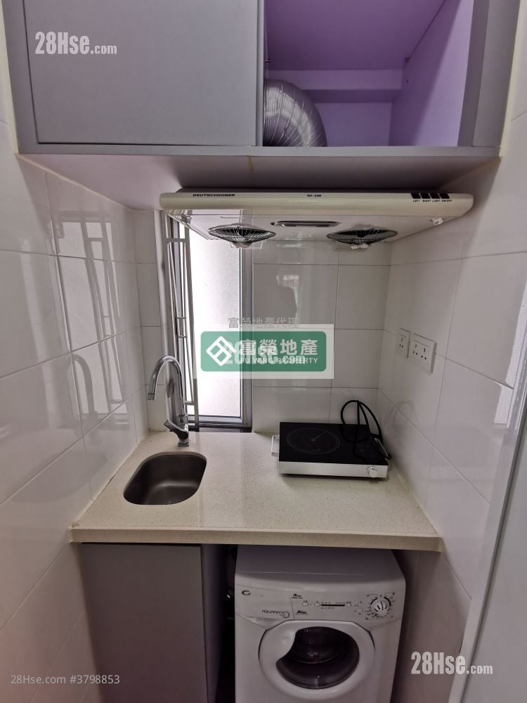 Wah Po Mansion Sell 2 Bedrooms , 1 Bathroom 296 ft²