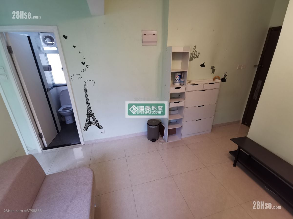 Wah Po Mansion Sell 2 Bedrooms , 1 Bathroom 296 ft²