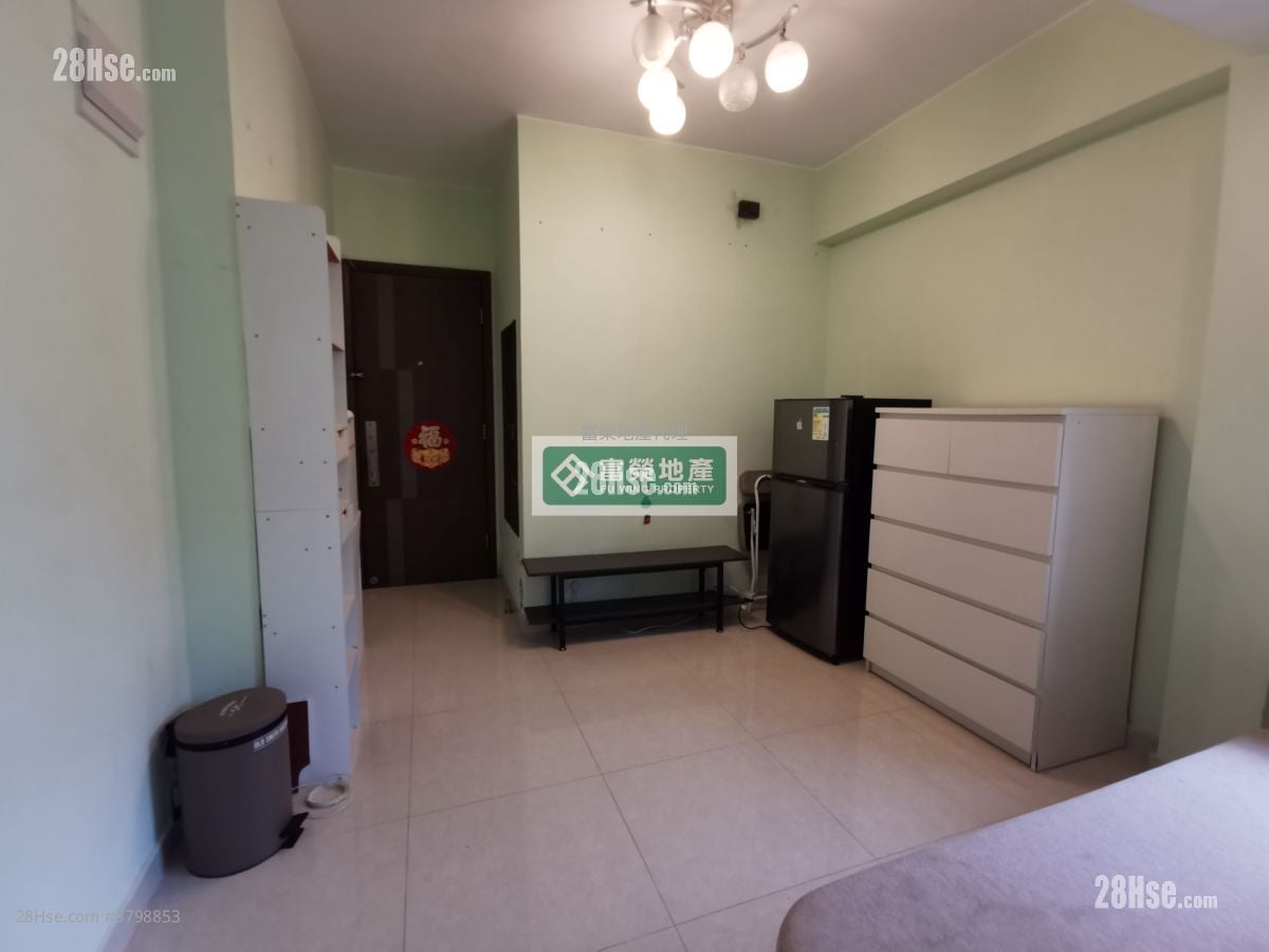 Wah Po Mansion Sell 2 Bedrooms , 1 Bathroom 296 ft²