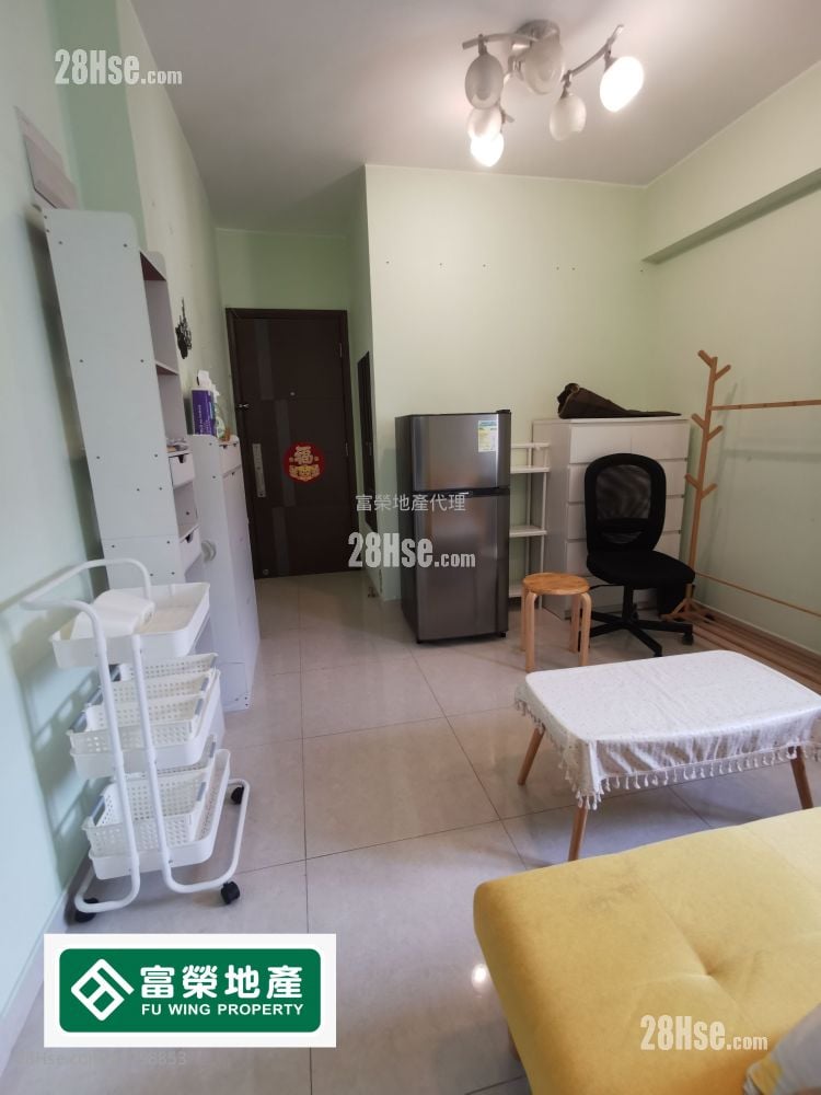 Wah Po Mansion Sell 2 Bedrooms , 1 Bathroom 296 ft²