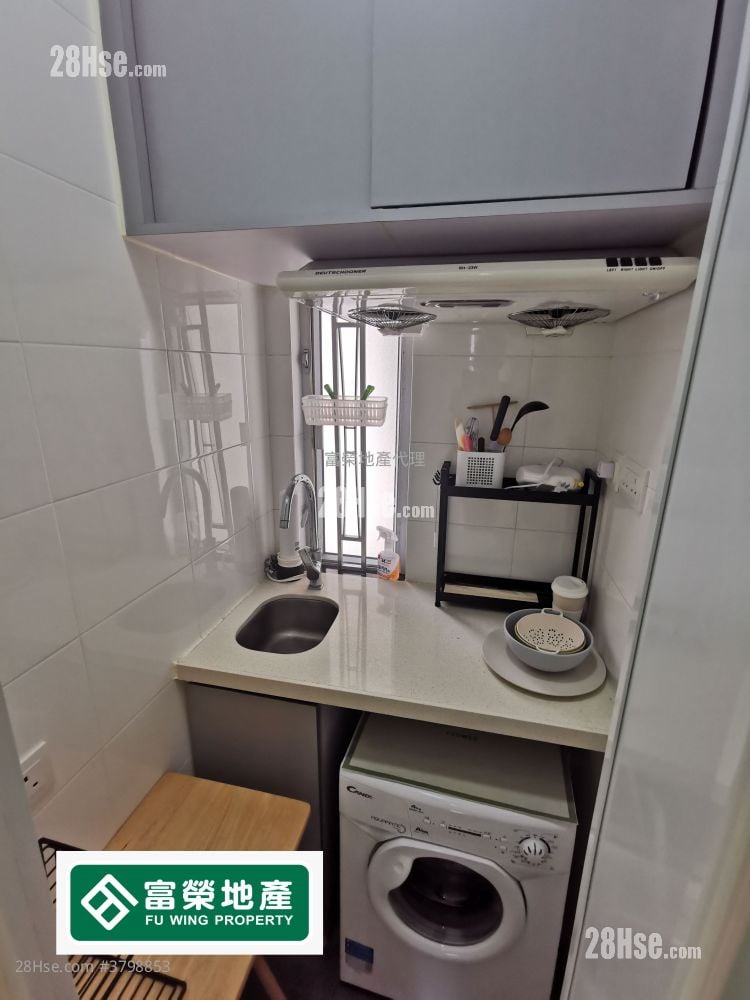 Wah Po Mansion Sell 2 Bedrooms , 1 Bathroom 296 ft²