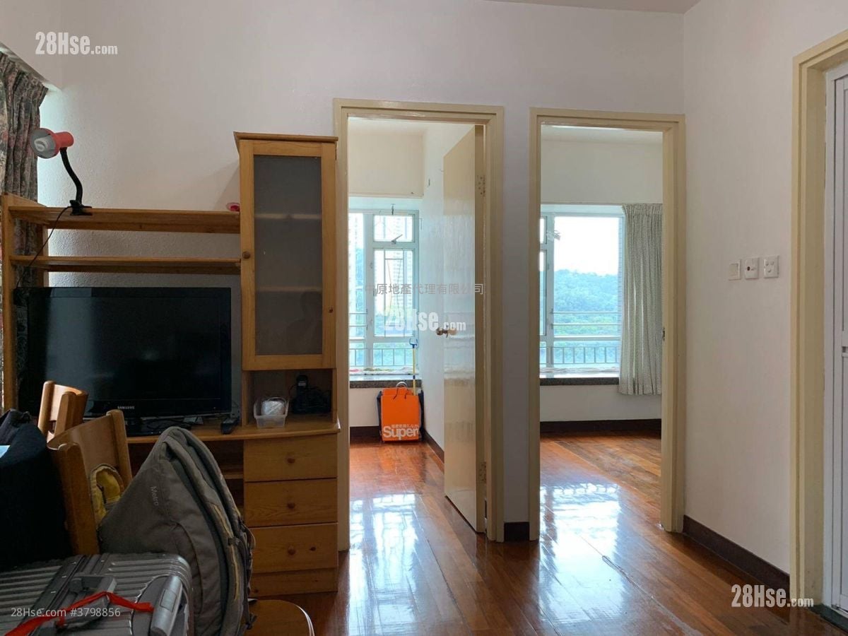 living room: The Metro City Sell 2 Bedrooms 364 ft²