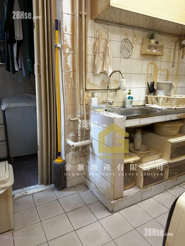 Lower Wong Tai Sin (I) Estate  Sell 2 Bedrooms , 1 Bathroom 439 ft²