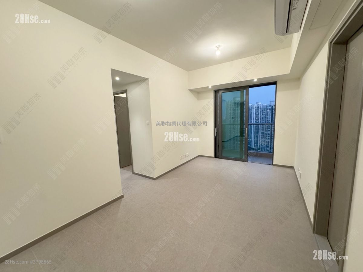 Yoho West Sell 3 Bedrooms , 3 Bathrooms 651 ft²