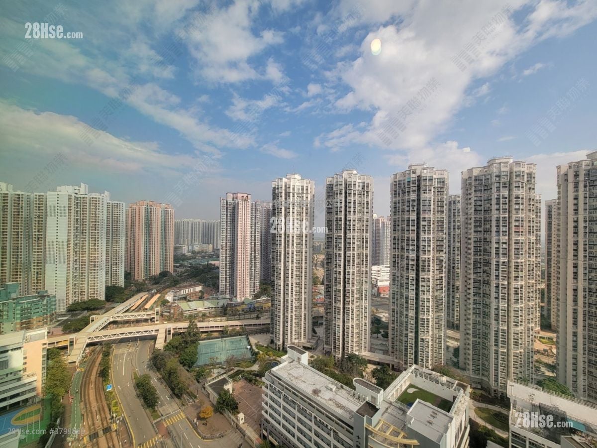 Yoho West Sell 3 Bedrooms , 3 Bathrooms 651 ft²