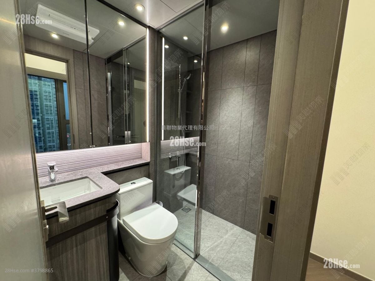 Yoho West Sell 3 Bedrooms , 3 Bathrooms 651 ft²