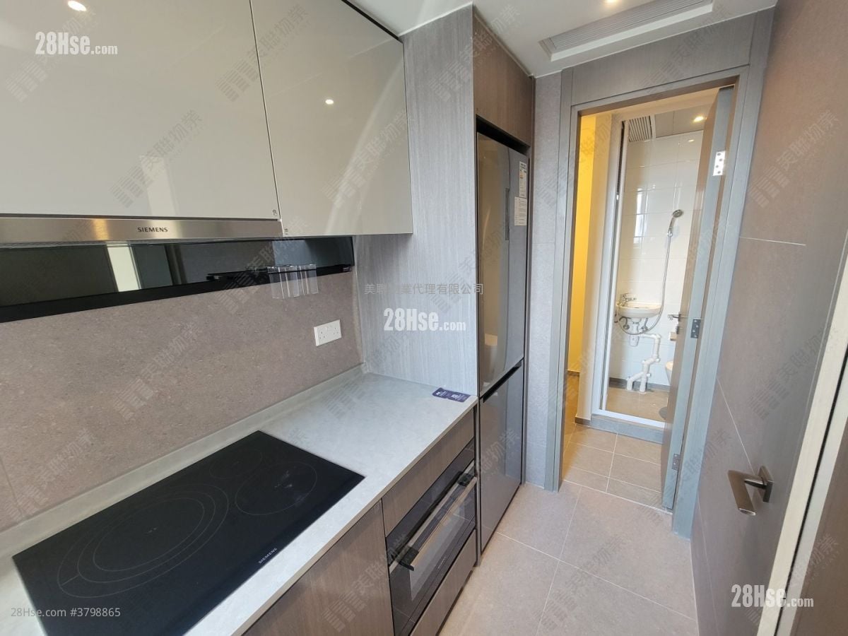 Yoho West Sell 3 Bedrooms , 3 Bathrooms 651 ft²