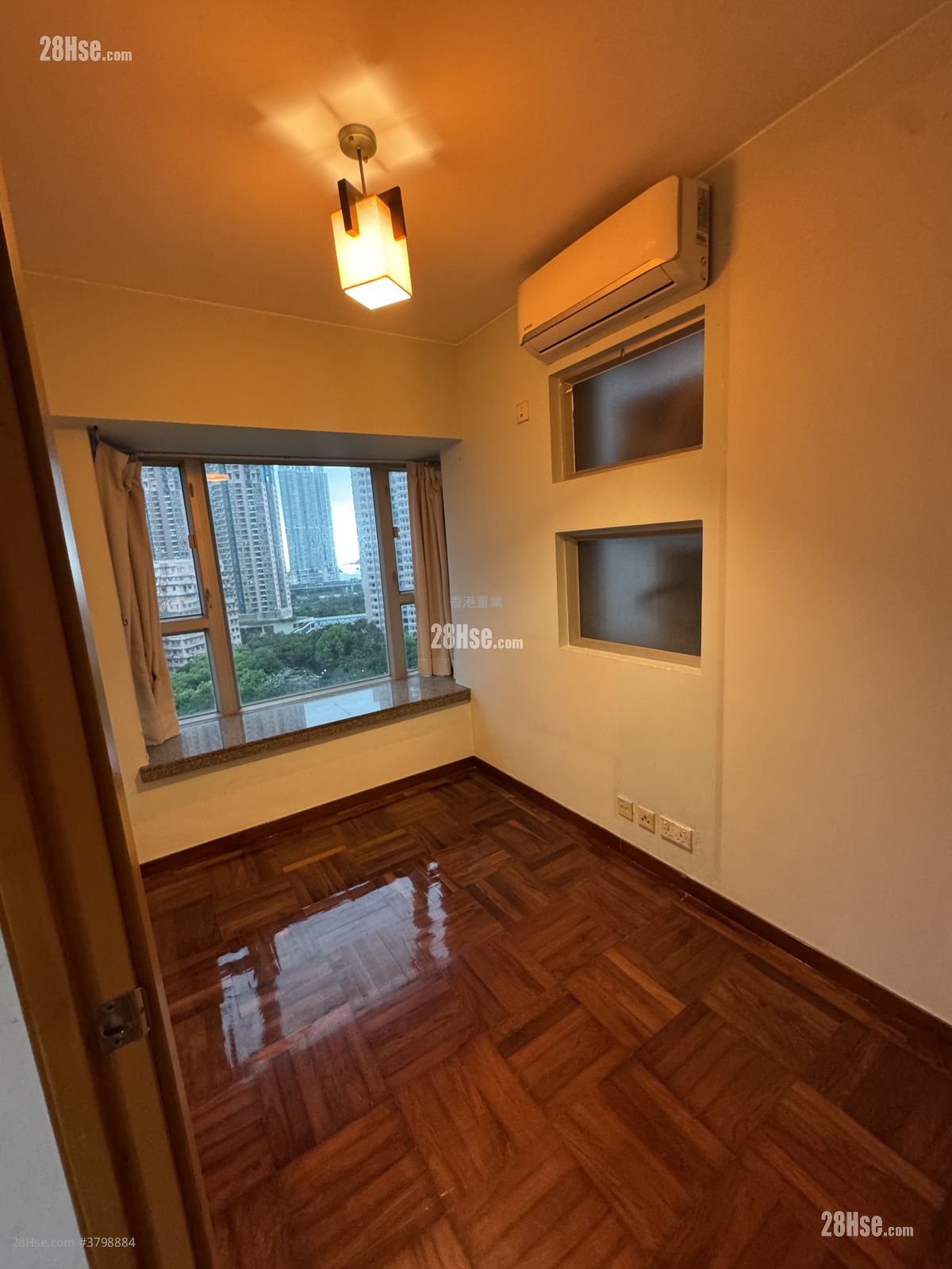 Metro Harbour View Sell 2 Bedrooms 347 ft²
