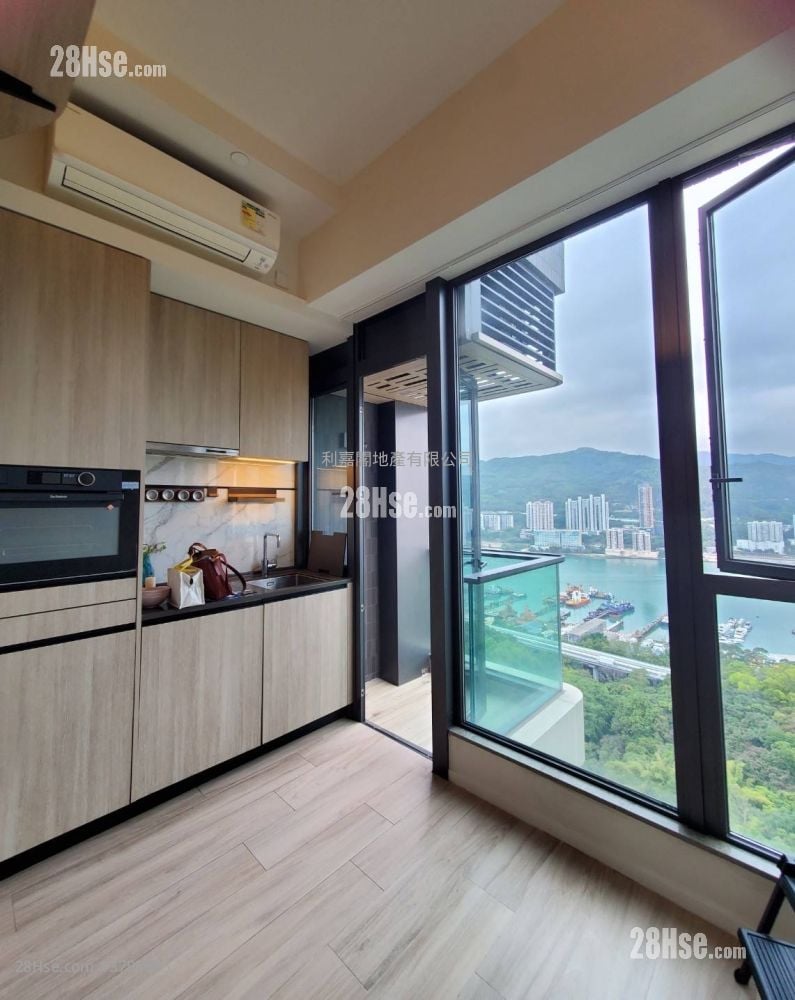 The Met.azure Rental 1 Bathroom 207 ft²