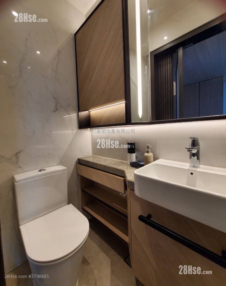 The Met.azure Rental 1 Bathroom 207 ft²