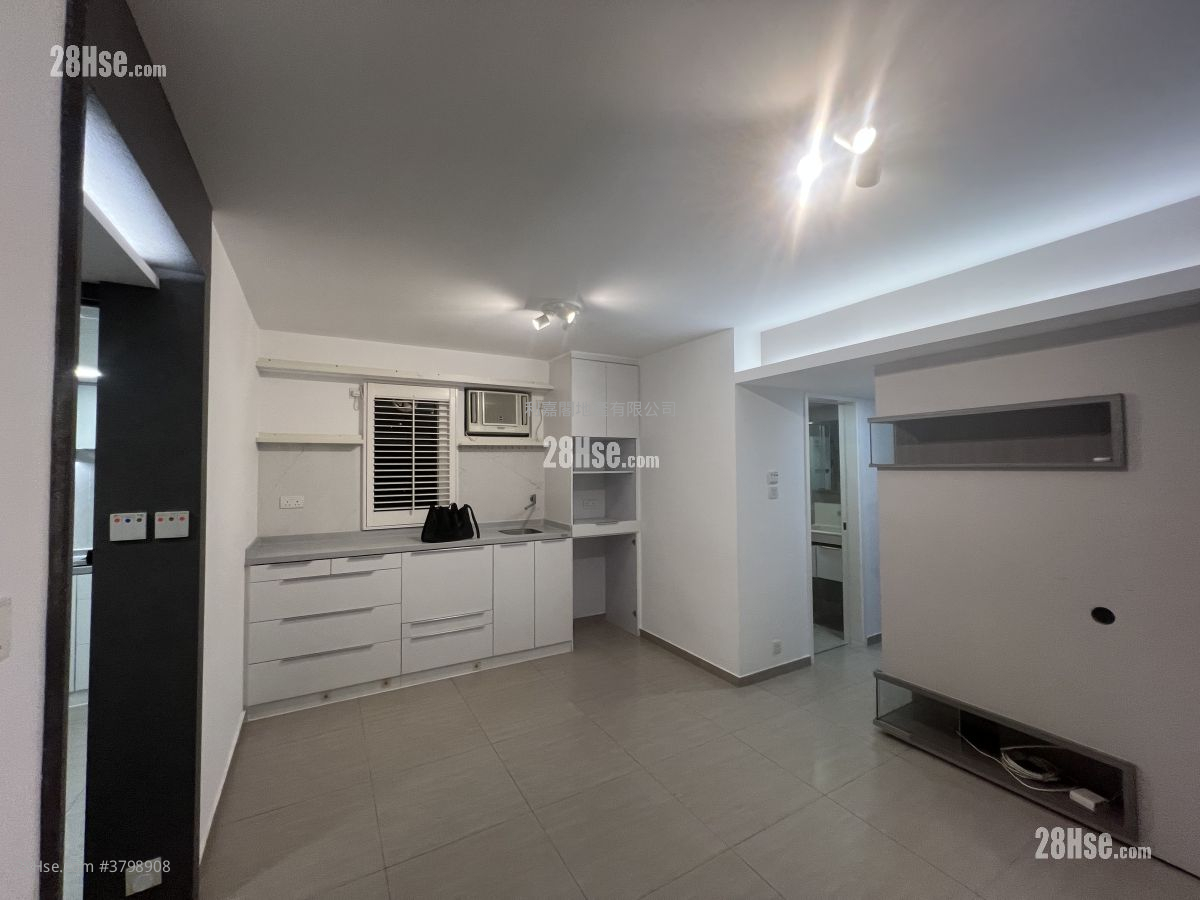 Sun Yuen Long Centre Sell 2 Bedrooms , 1 Bathroom 466 ft²