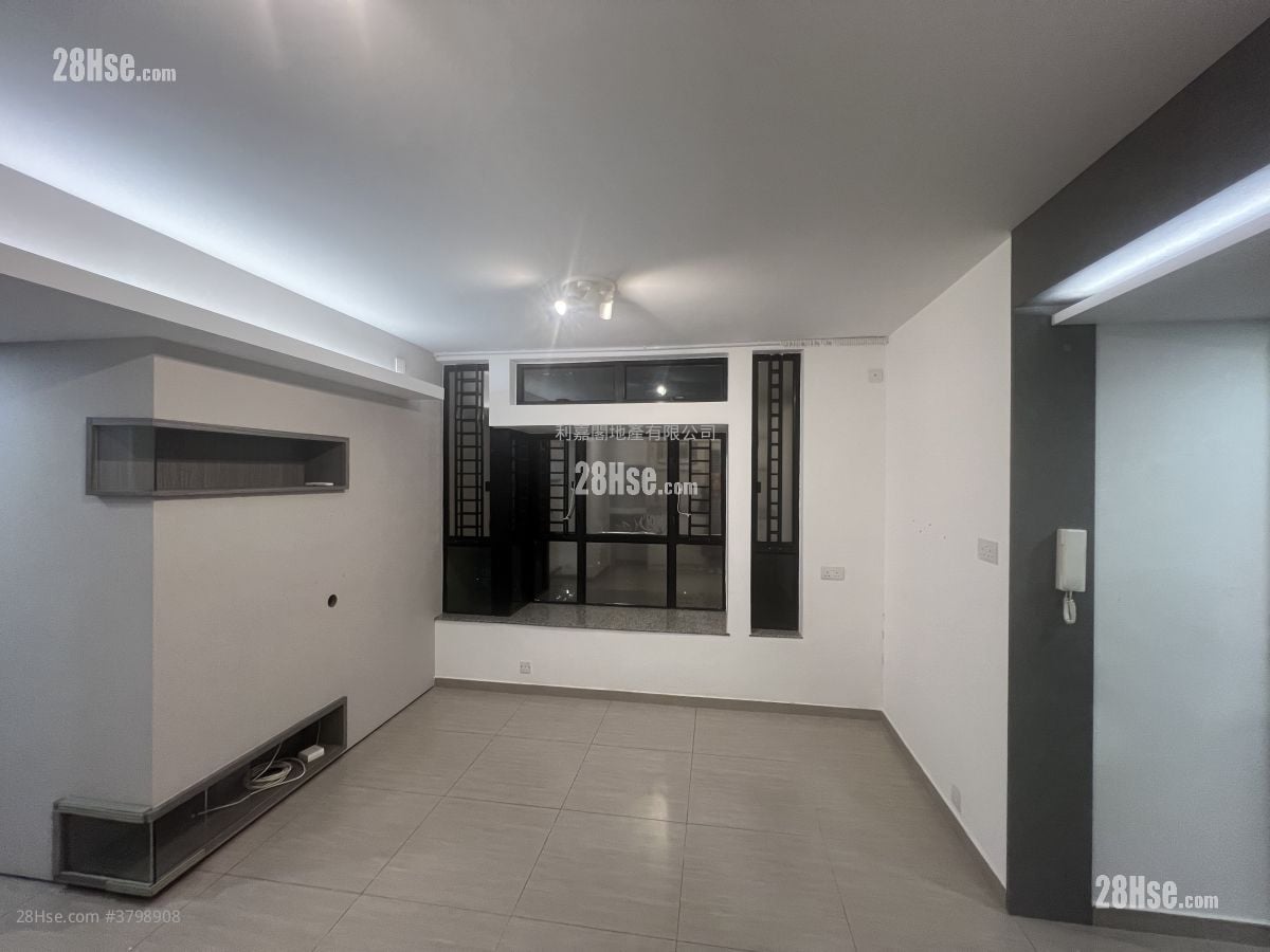 Sun Yuen Long Centre Sell 2 Bedrooms , 1 Bathroom 466 ft²