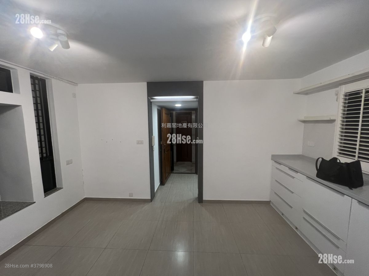 Sun Yuen Long Centre Sell 2 Bedrooms , 1 Bathroom 466 ft²