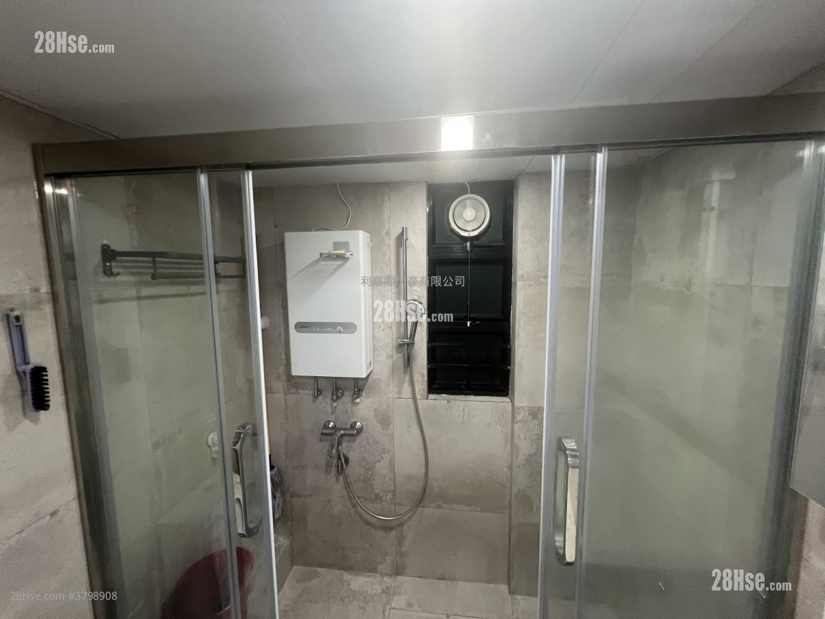 Sun Yuen Long Centre Sell 2 Bedrooms , 1 Bathroom 466 ft²
