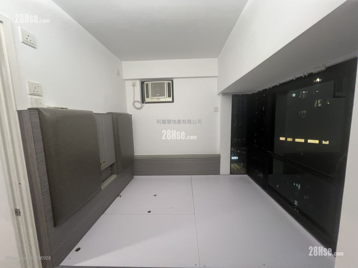 Sun Yuen Long Centre Sell 2 Bedrooms , 1 Bathroom 466 ft²