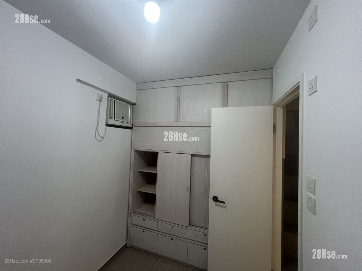 Sun Yuen Long Centre Sell 2 Bedrooms , 1 Bathroom 466 ft²
