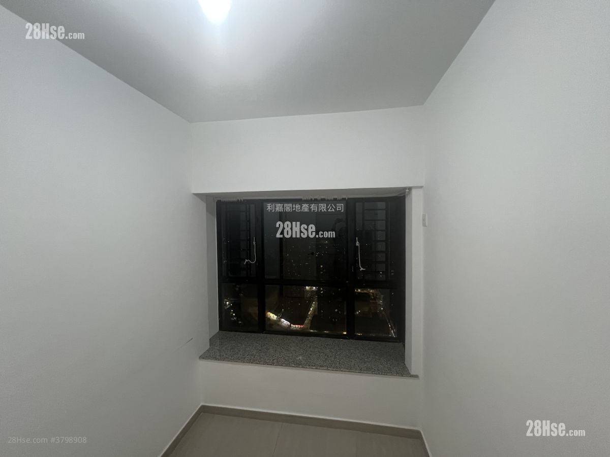 Sun Yuen Long Centre Sell 2 Bedrooms , 1 Bathroom 466 ft²