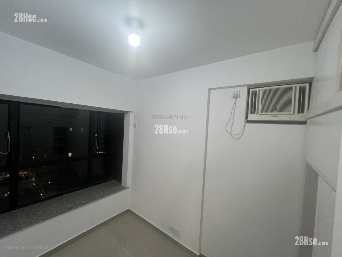 Sun Yuen Long Centre Sell 2 Bedrooms , 1 Bathroom 466 ft²