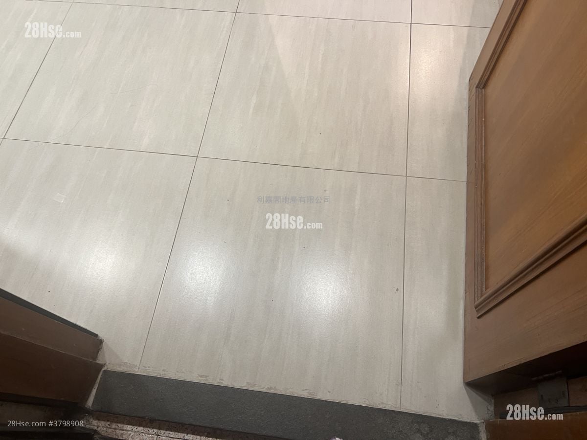 Sun Yuen Long Centre Sell 2 Bedrooms , 1 Bathroom 466 ft²