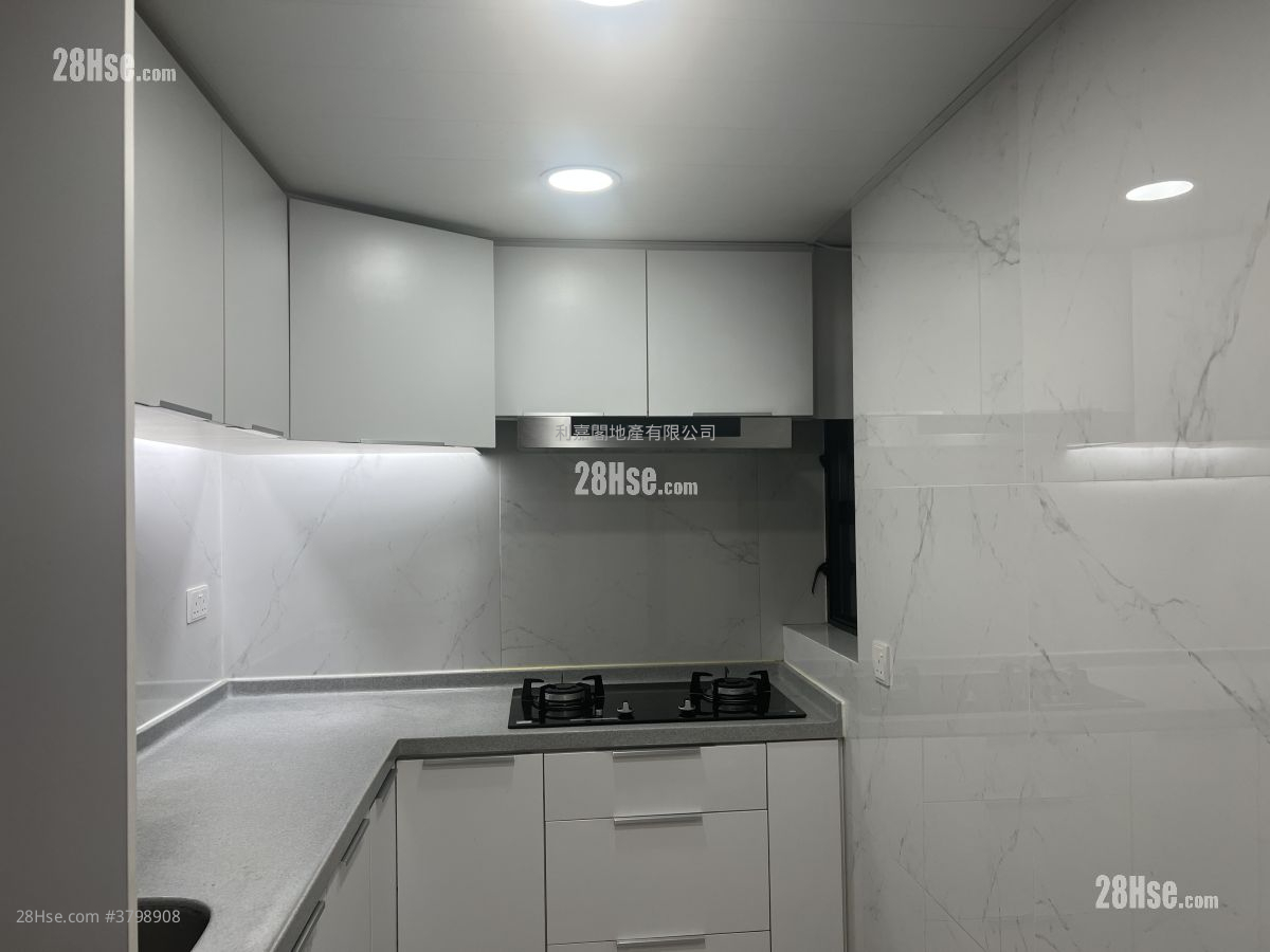 Sun Yuen Long Centre Sell 2 Bedrooms , 1 Bathroom 466 ft²
