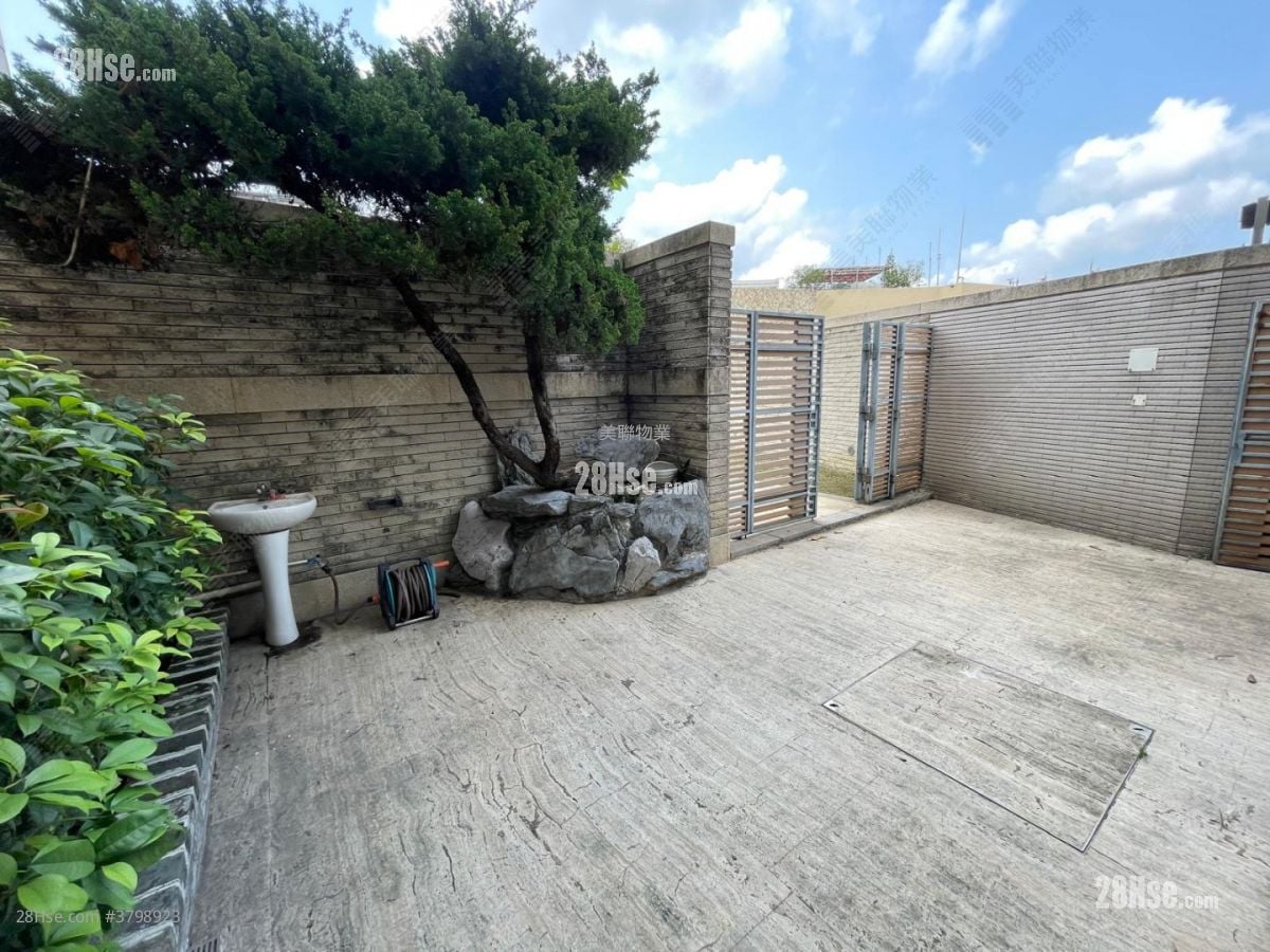 The Vineyard Rental 4 Bathrooms 1,244 ft²