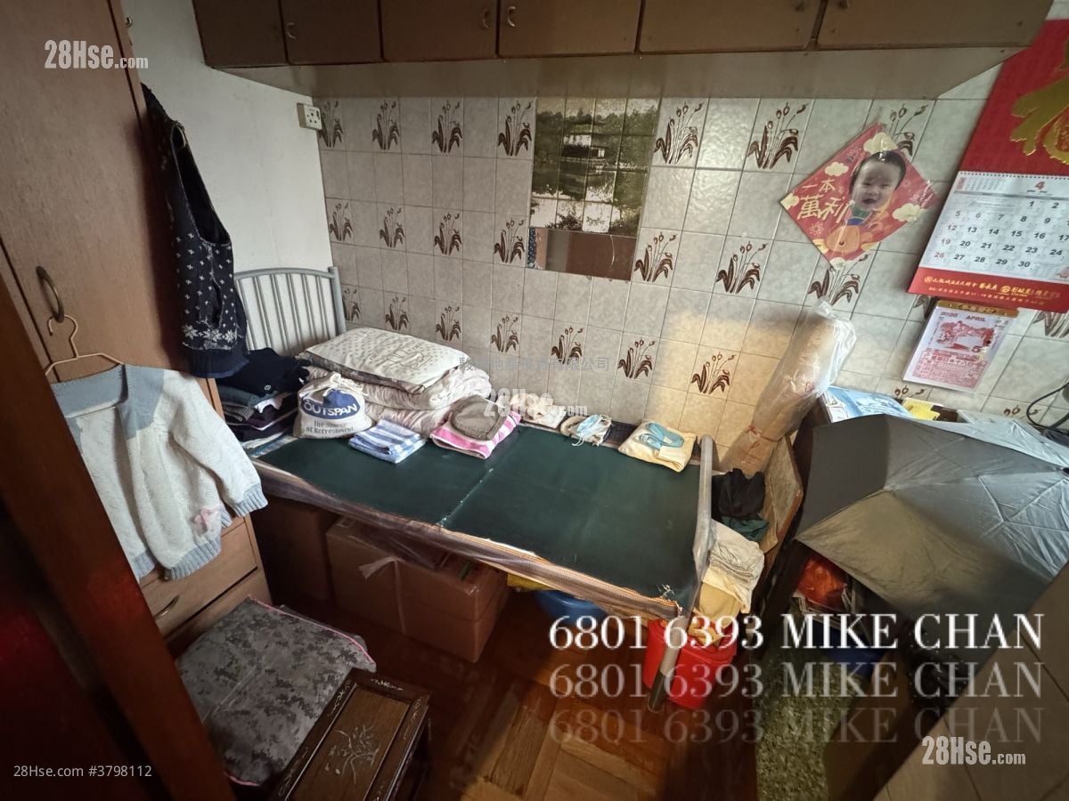 Mainway Court Sell 2 Bedrooms , 1 Bathroom 355 ft²