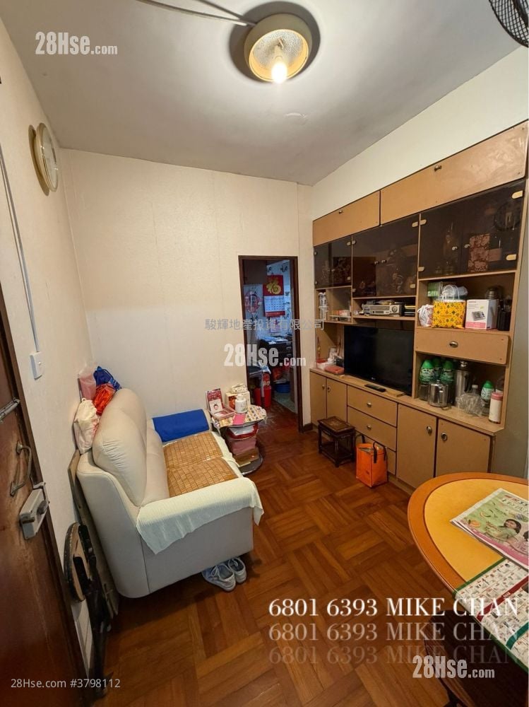 Mainway Court Sell 2 Bedrooms , 1 Bathroom 355 ft²