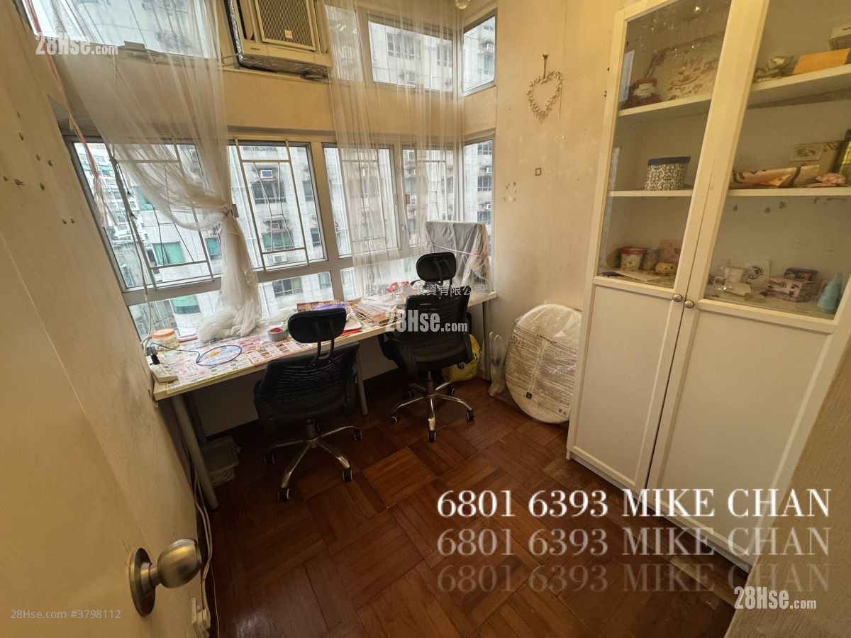 Mainway Court Sell 2 Bedrooms , 1 Bathroom 355 ft²