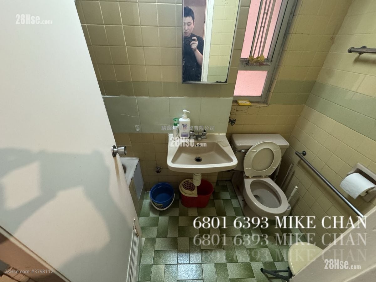 Mainway Court Sell 2 Bedrooms , 1 Bathroom 355 ft²