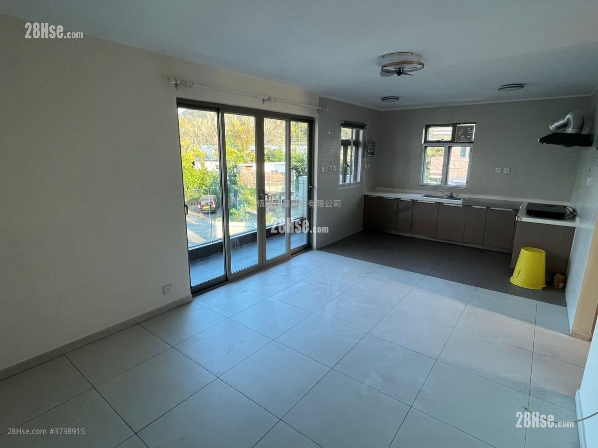 村屋 售盘 3 房 , 1 浴室 700 平方尺