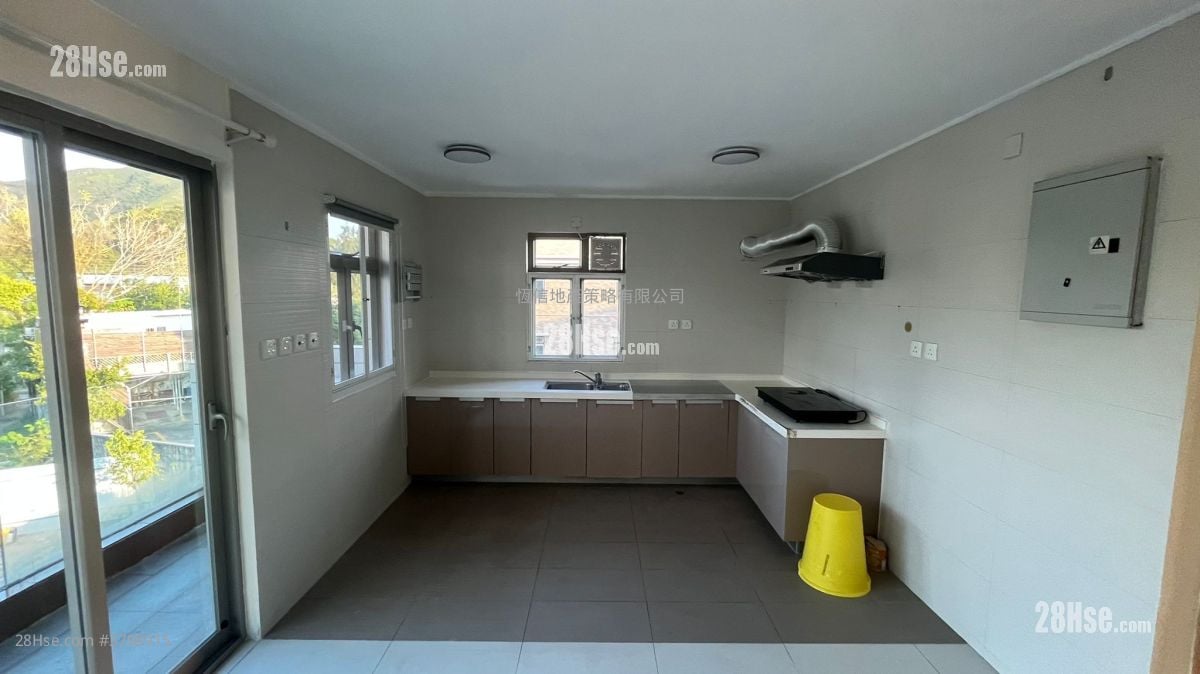 村屋 售盘 3 房 , 1 浴室 700 平方尺