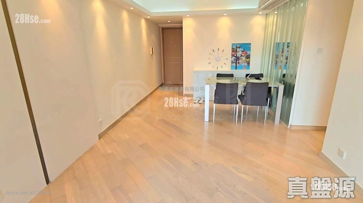 The Latitude Sell 4 Bedrooms 1,036 ft²