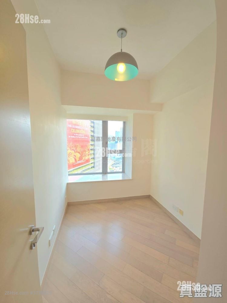 The Latitude Sell 4 Bedrooms 1,036 ft²