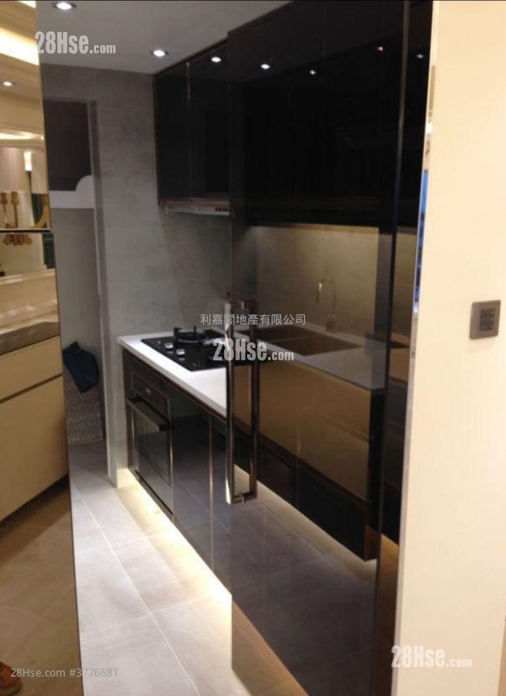 Park Avenue Sell 3 Bedrooms , 2 Bathrooms 695 ft²