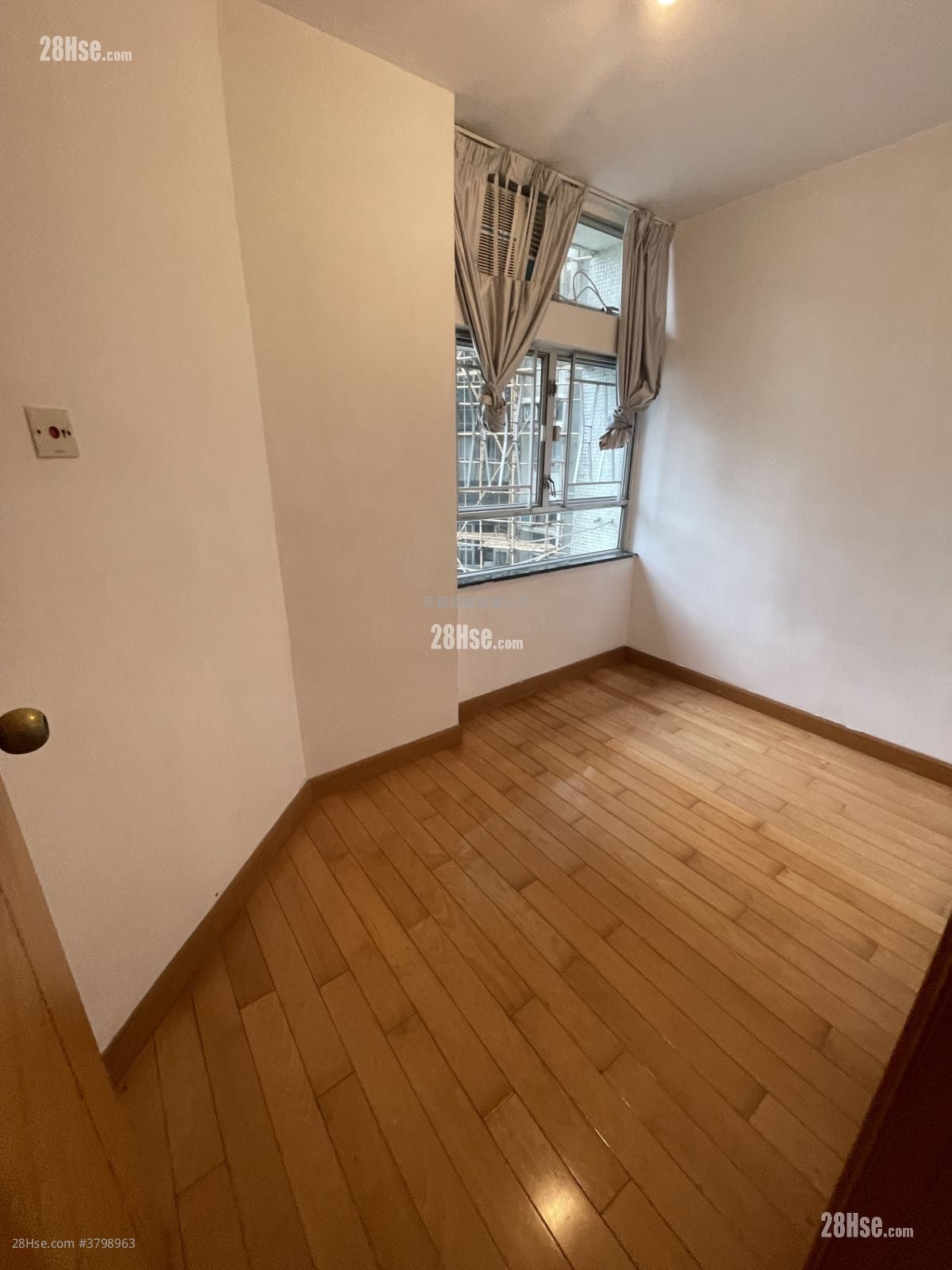 Whampoa Garden Sell 2 Bedrooms , 1 Bathroom 389 ft²