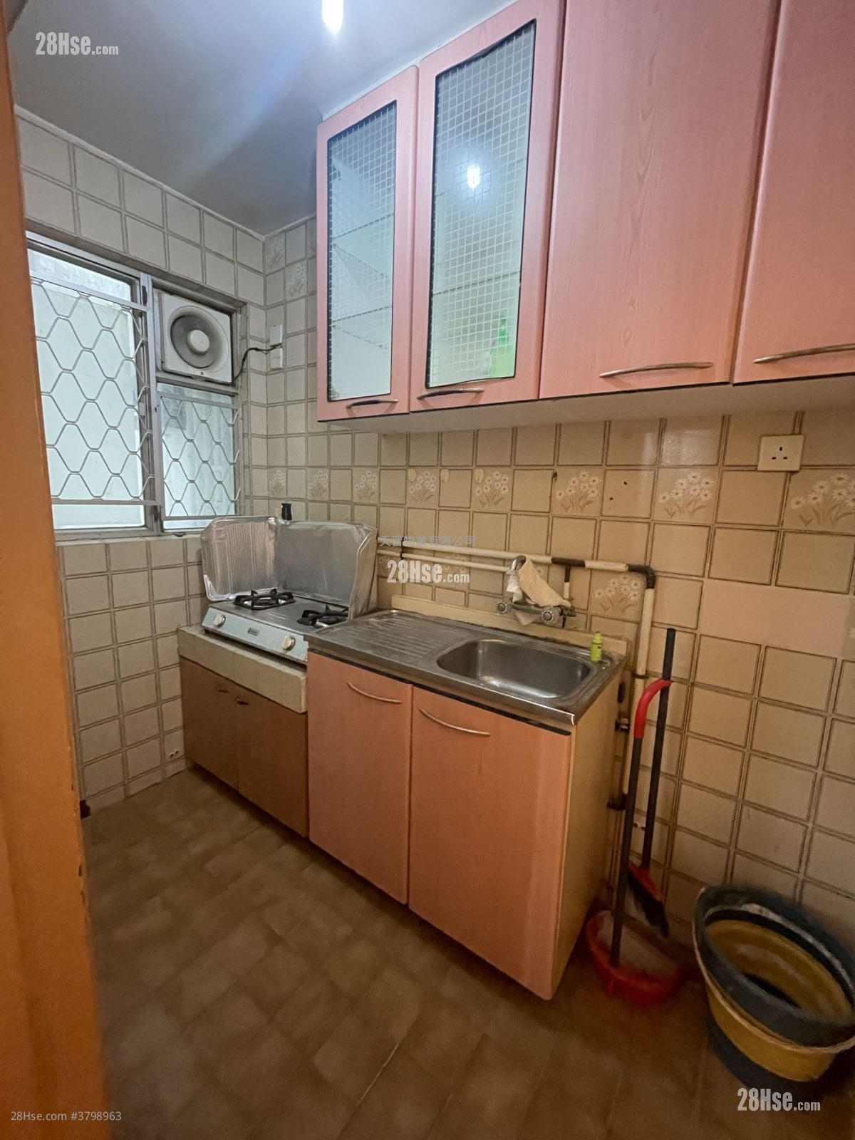 Whampoa Garden Sell 2 Bedrooms , 1 Bathroom 389 ft²