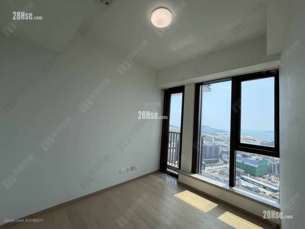 LP6 售盘 4 房 , 2 浴室 728 平方尺