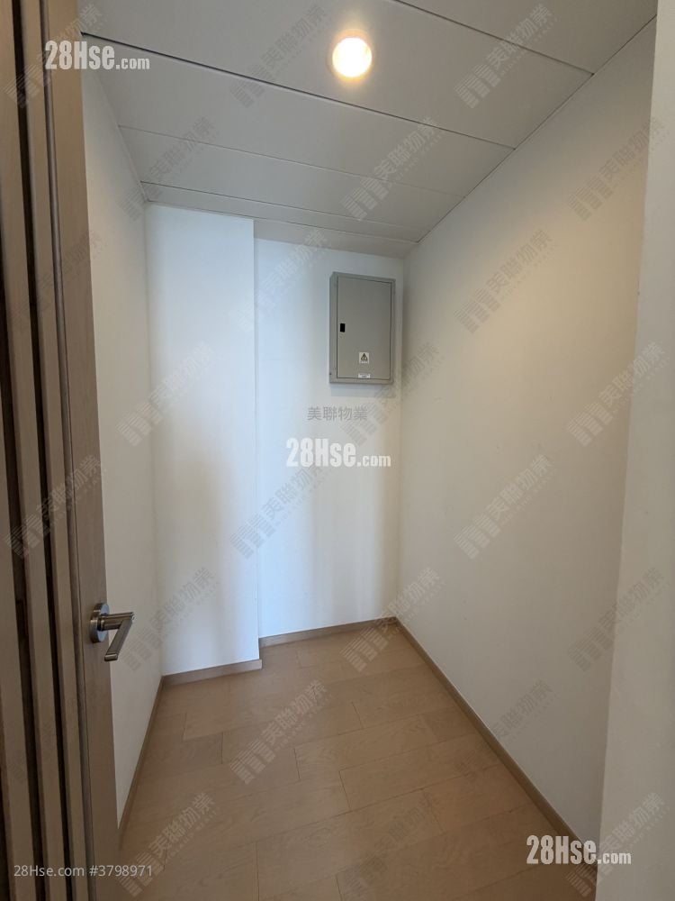 LP6 售盘 4 房 , 2 浴室 728 平方尺