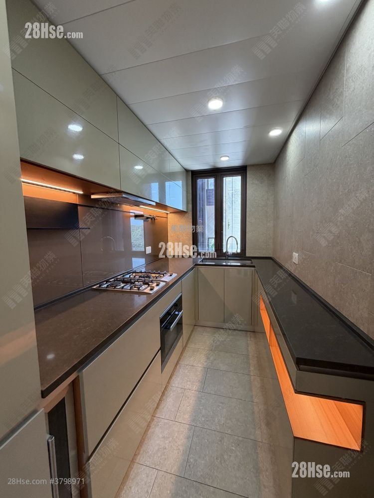 LP6 售盘 4 房 , 2 浴室 728 平方尺