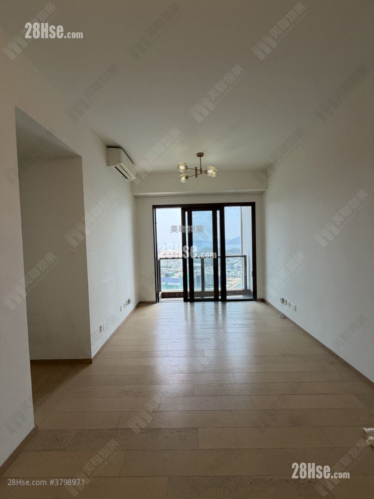 LP6 售盘 4 房 , 2 浴室 728 平方尺