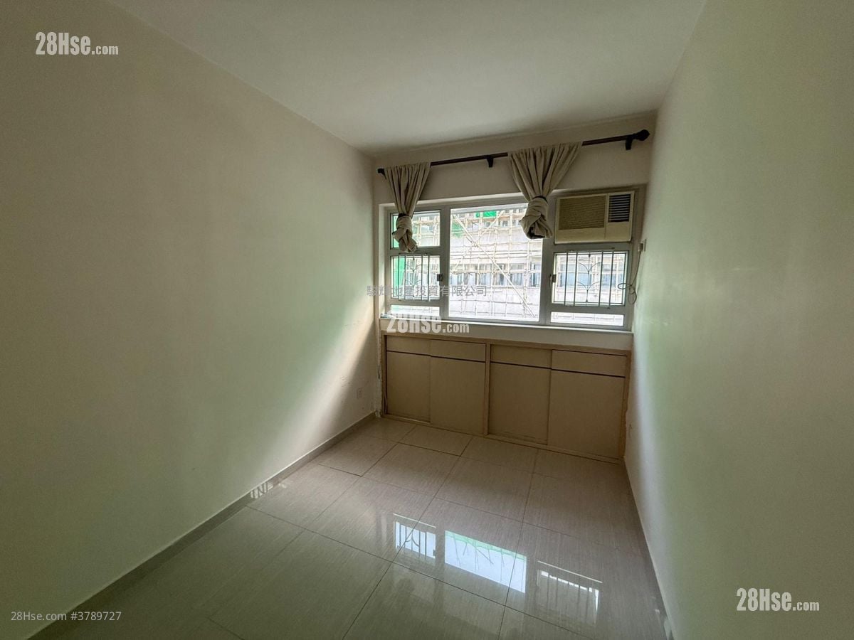 Man Wai Building Sell 2 Bedrooms , 1 Bathroom 510 ft²