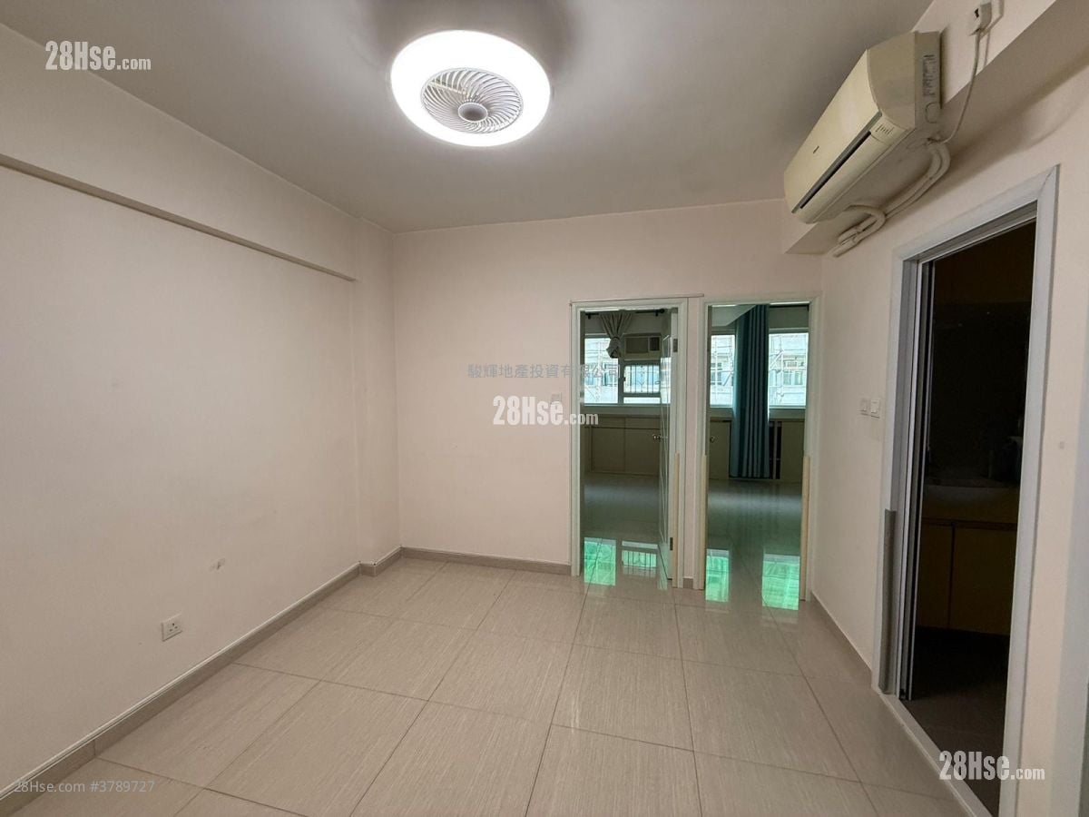 Man Wai Building Sell 2 Bedrooms , 1 Bathroom 510 ft²