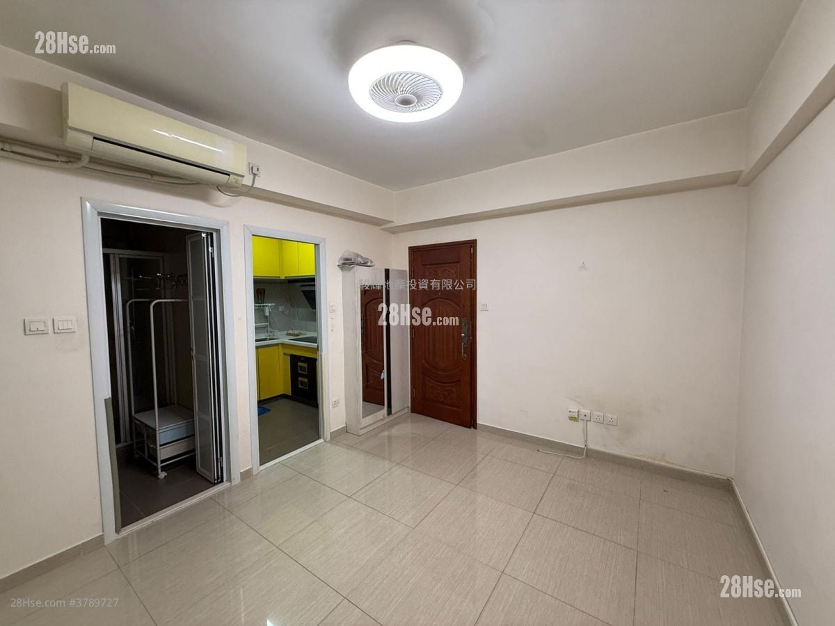 Man Wai Building Sell 2 Bedrooms , 1 Bathroom 510 ft²