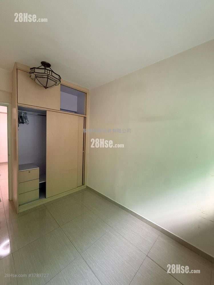 Man Wai Building Sell 2 Bedrooms , 1 Bathroom 510 ft²
